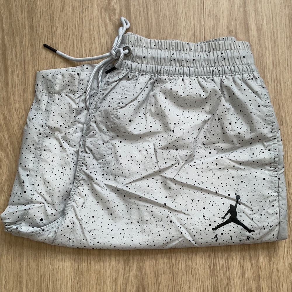 Men’s Silver and Black Polka Dot Nike Jordan Basketball Shorts, Size Medium